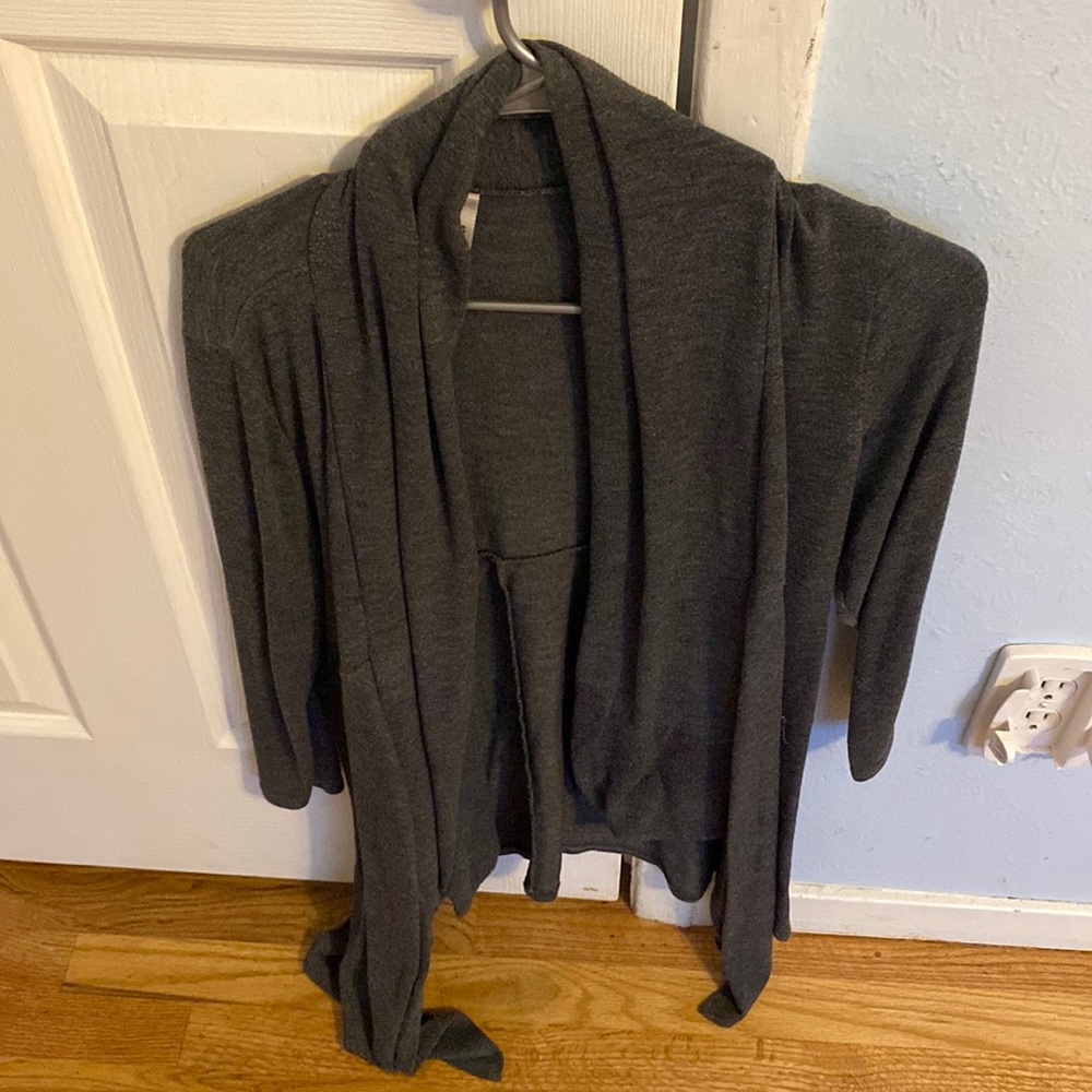 Gray Studio y cardigan